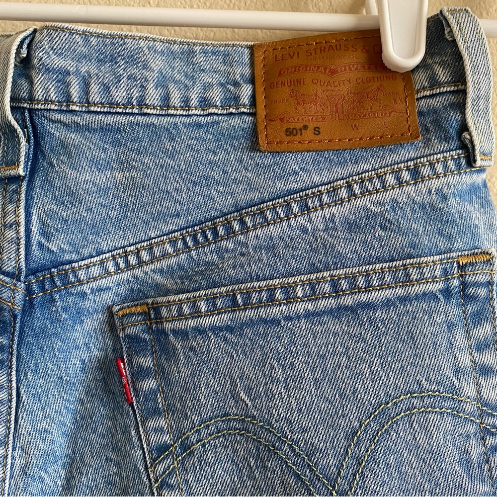 LEVI light wash pants